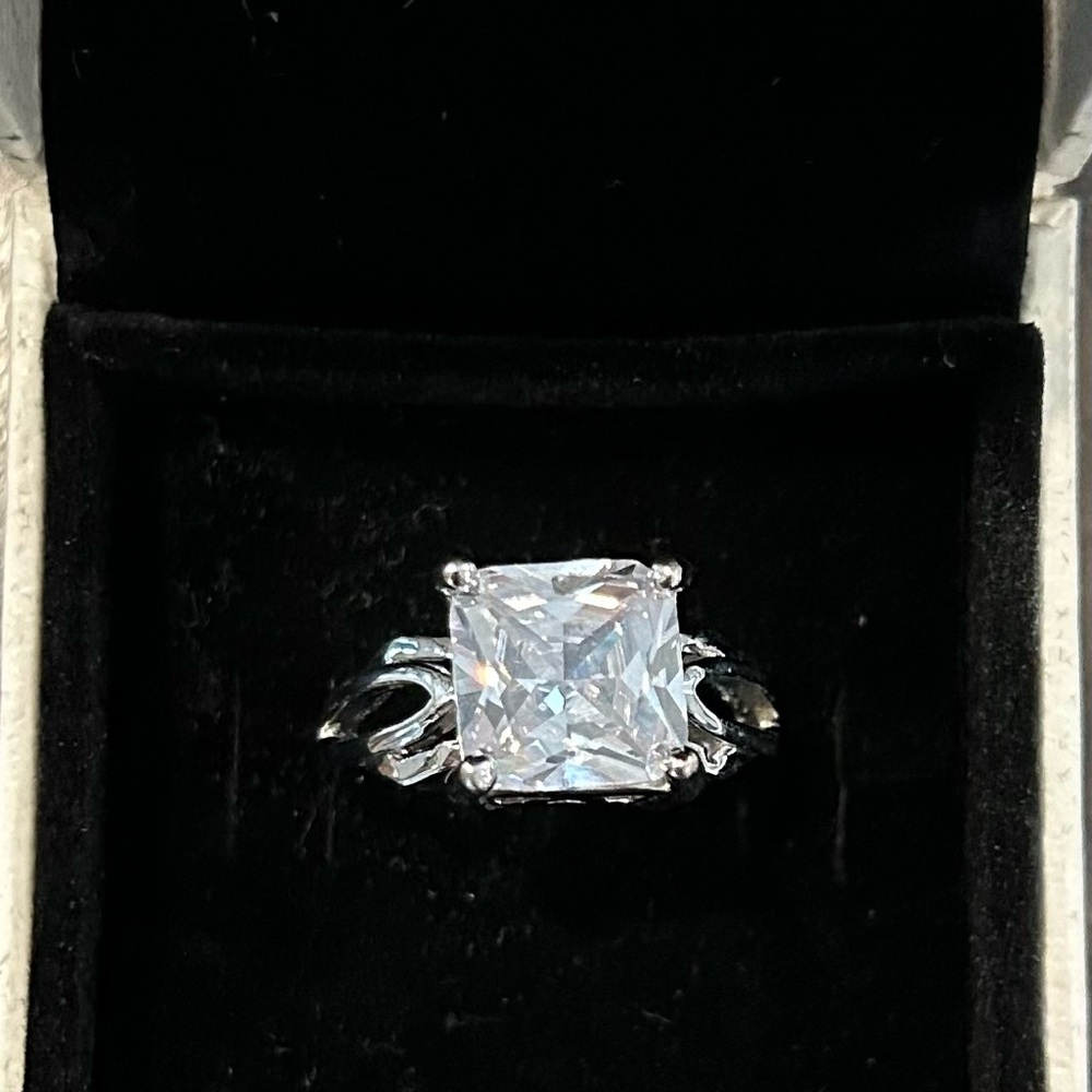 Silver ring - Picture 2 of 2